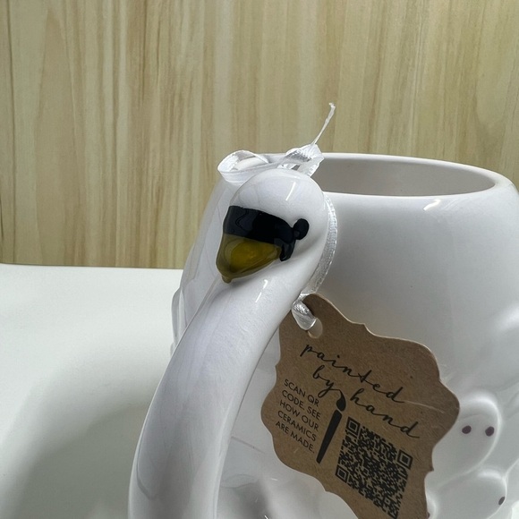 Elegant White Swan Mug - Picture 2 of 9